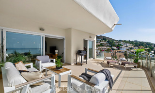 Élégant appartement d’angle avec vue imprenable sur la mer à vendre à El Higuerón, Fuengirola, Costa del Sol 807534 