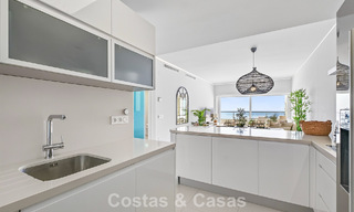 Élégant appartement d’angle avec vue imprenable sur la mer à vendre à El Higuerón, Fuengirola, Costa del Sol 807546 