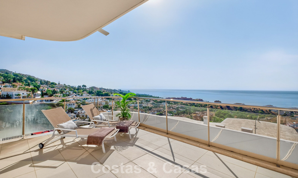 Élégant appartement d’angle avec vue imprenable sur la mer à vendre à El Higuerón, Fuengirola, Costa del Sol 807555