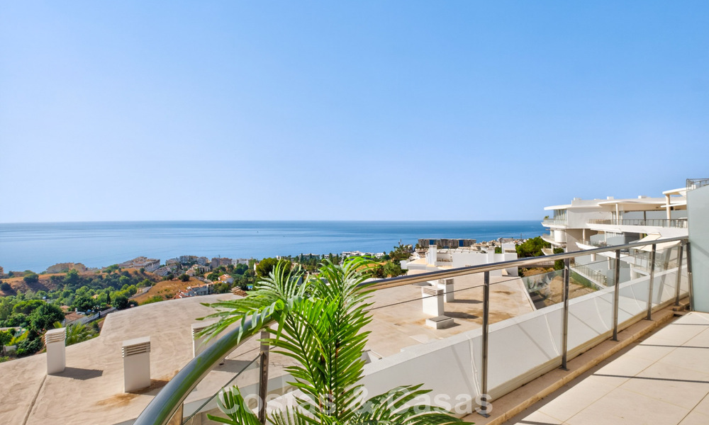 Élégant appartement d’angle avec vue imprenable sur la mer à vendre à El Higuerón, Fuengirola, Costa del Sol 807557