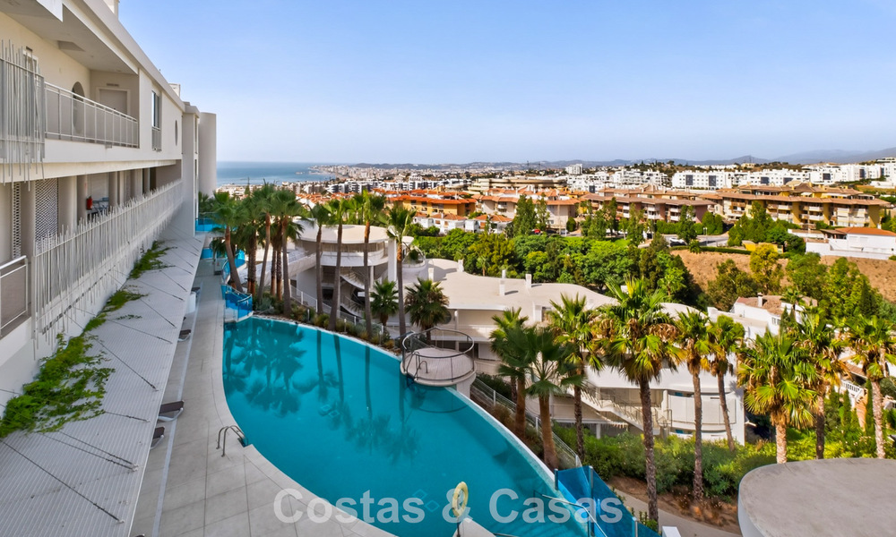 Élégant appartement d’angle avec vue imprenable sur la mer à vendre à El Higuerón, Fuengirola, Costa del Sol 807567