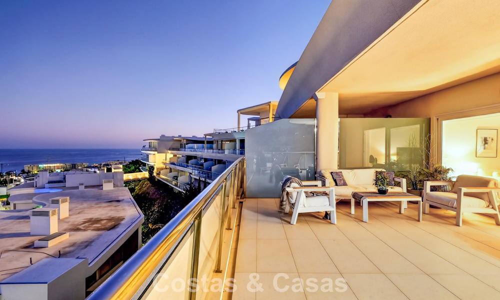Élégant appartement d’angle avec vue imprenable sur la mer à vendre à El Higuerón, Fuengirola, Costa del Sol 807570