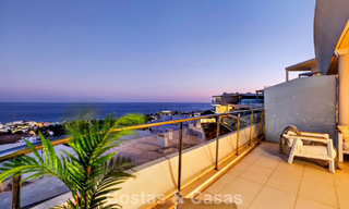 Élégant appartement d’angle avec vue imprenable sur la mer à vendre à El Higuerón, Fuengirola, Costa del Sol 807574 