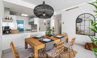 Élégant appartement d’angle avec vue imprenable sur la mer à vendre à El Higuerón, Fuengirola, Costa del Sol 807575 