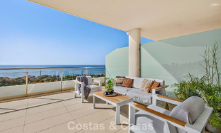 Élégant appartement d’angle avec vue imprenable sur la mer à vendre à El Higuerón, Fuengirola, Costa del Sol 807578 