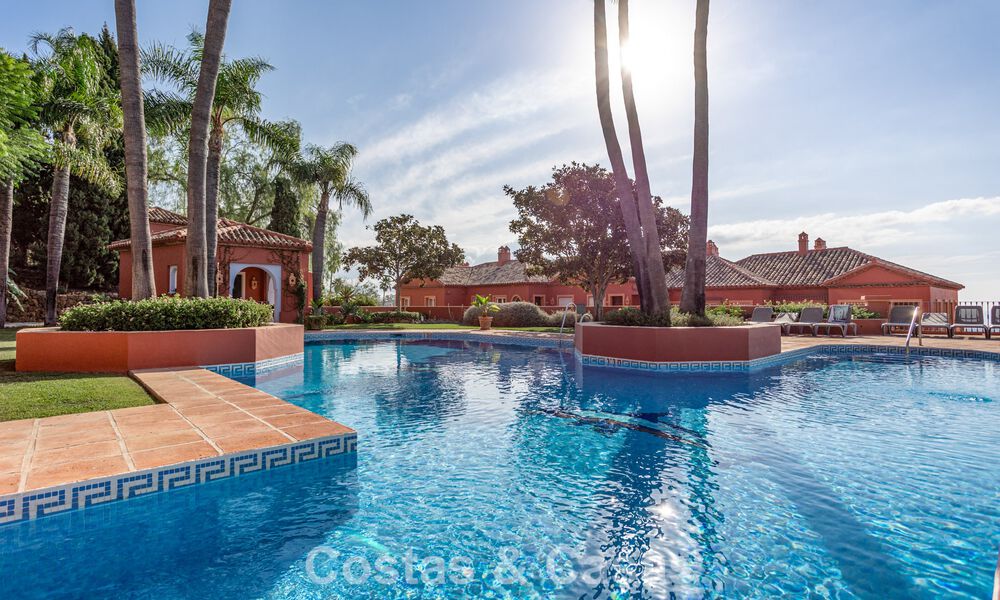 Maison de ville modernisée avec vue panoramique à vendre dans les collines de Marbella - Benahavís 807599
