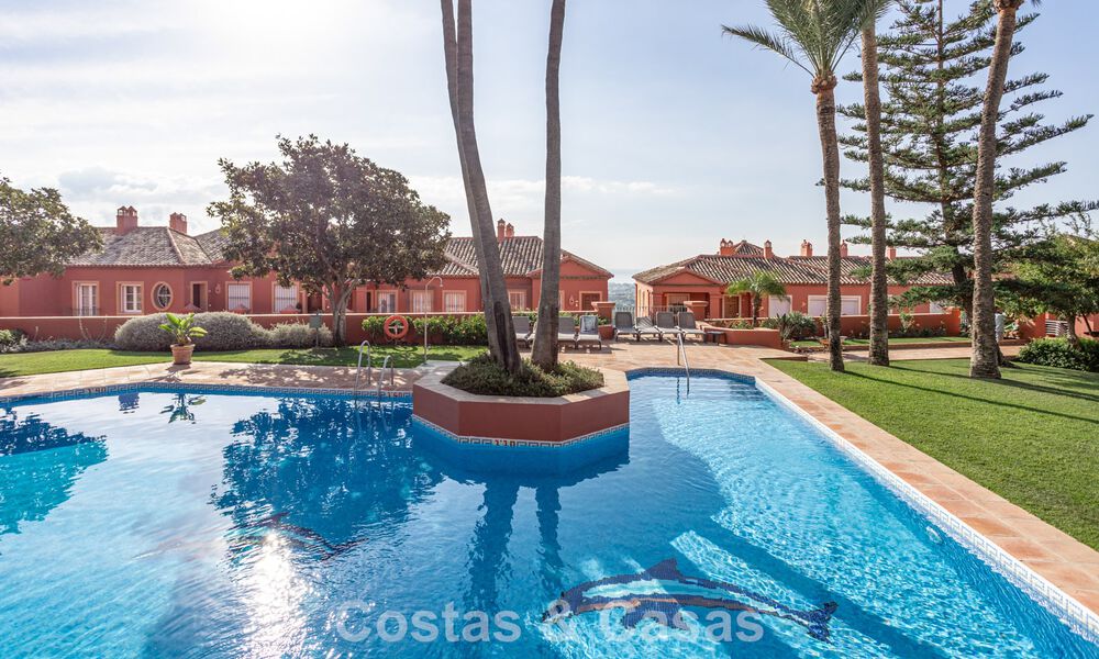 Maison de ville modernisée avec vue panoramique à vendre dans les collines de Marbella - Benahavís 807600