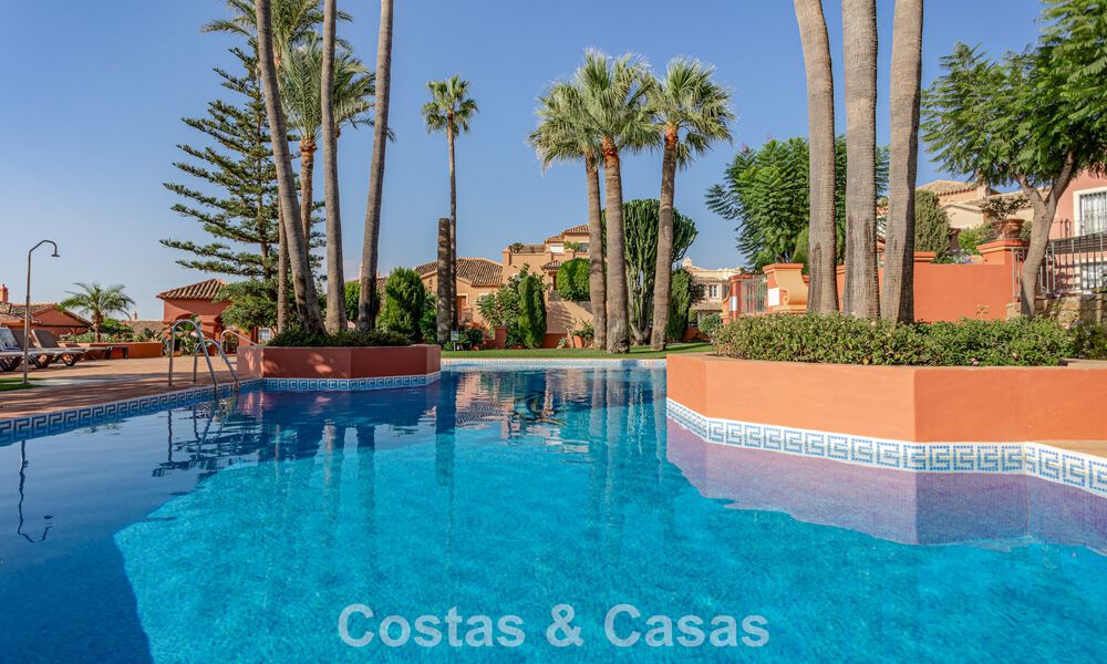 Maison de ville modernisée avec vue panoramique à vendre dans les collines de Marbella - Benahavís 807602