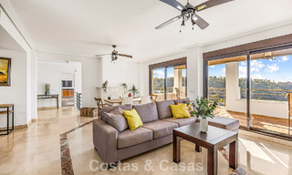 Villa méditerranéenne avec superbes vues sur le golf et la mer à vendre à Los Arqueros, Marbella - Benahavís 807764 