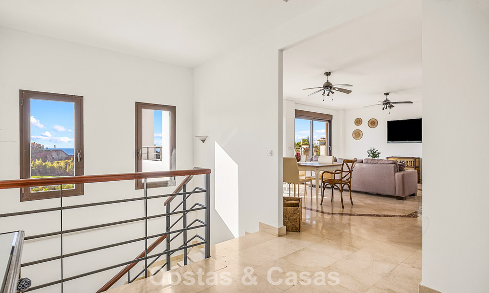 Villa méditerranéenne avec superbes vues sur le golf et la mer à vendre à Los Arqueros, Marbella - Benahavís 807773
