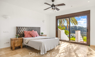 Villa méditerranéenne avec superbes vues sur le golf et la mer à vendre à Los Arqueros, Marbella - Benahavís 807774 