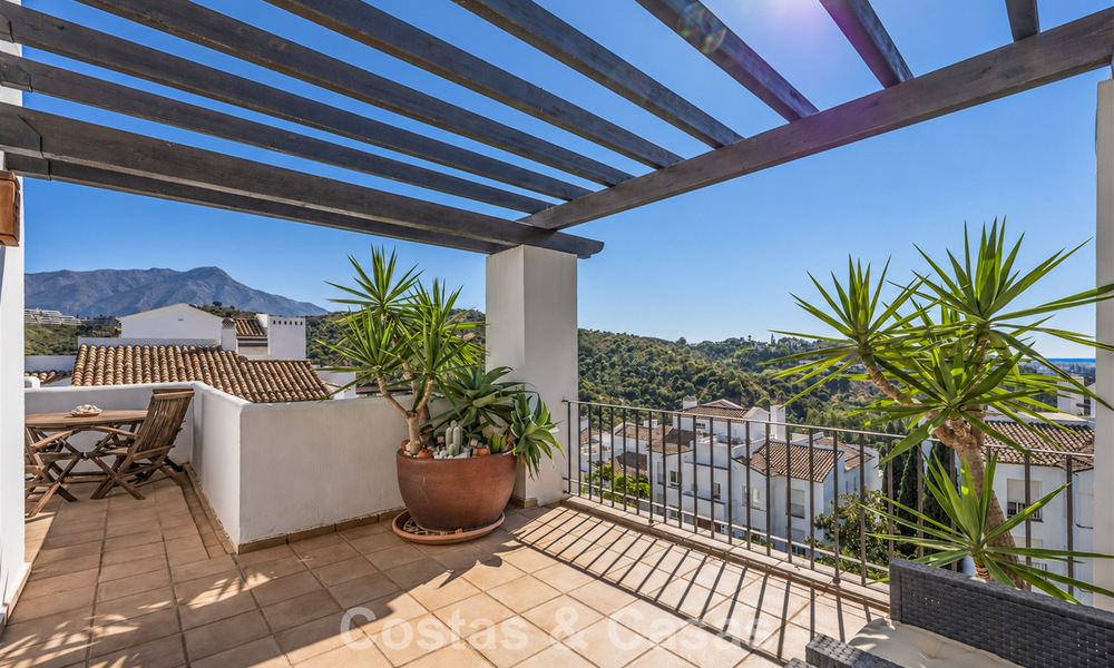 Magnifique penthouse avec potentiel de rénovation à vendre avec vues sur le golf et la mer à La Quinta, Marbella - Benahavís 807668