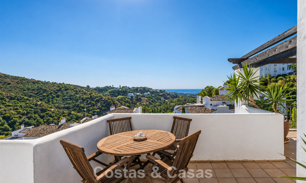 Magnifique penthouse avec potentiel de rénovation à vendre avec vues sur le golf et la mer à La Quinta, Marbella - Benahavís 807669