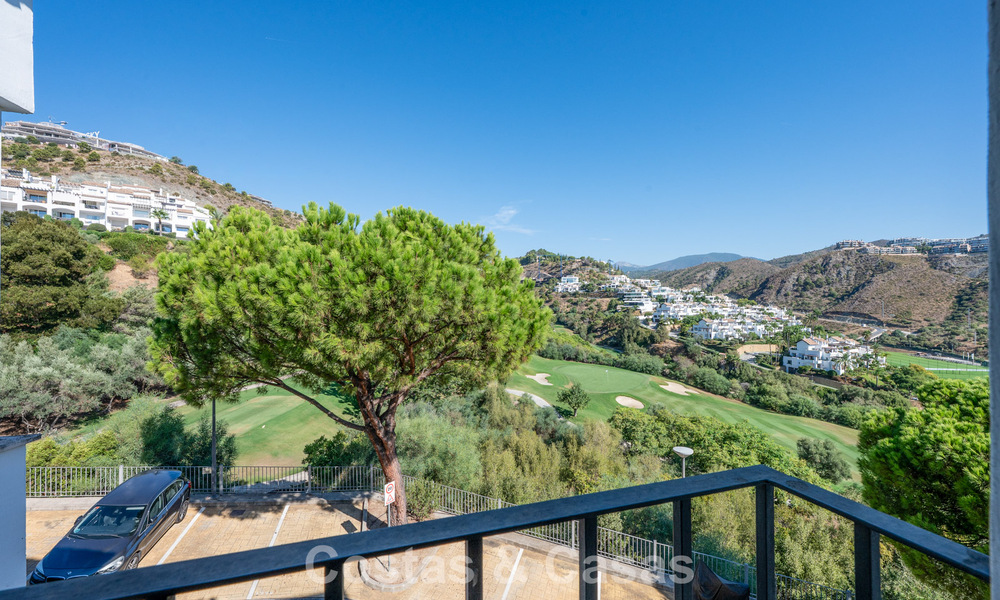 Magnifique penthouse avec potentiel de rénovation à vendre avec vues sur le golf et la mer à La Quinta, Marbella - Benahavís 807677