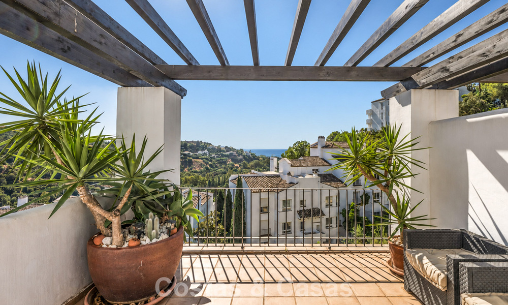 Magnifique penthouse avec potentiel de rénovation à vendre avec vues sur le golf et la mer à La Quinta, Marbella - Benahavís 807695