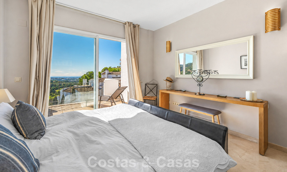 Magnifique penthouse avec potentiel de rénovation à vendre avec vues sur le golf et la mer à La Quinta, Marbella - Benahavís 807698