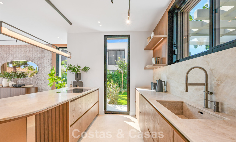 Villa contemporaine neuve avec vues panoramiques à vendre sur le célèbre Golden Mile de Marbella 807777