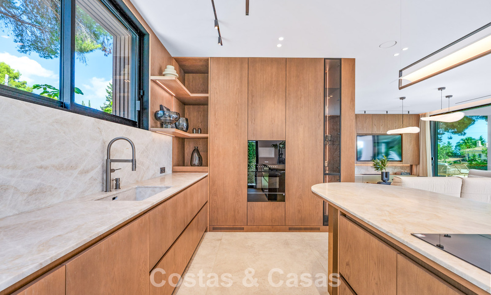 Villa contemporaine neuve avec vues panoramiques à vendre sur le célèbre Golden Mile de Marbella 807778