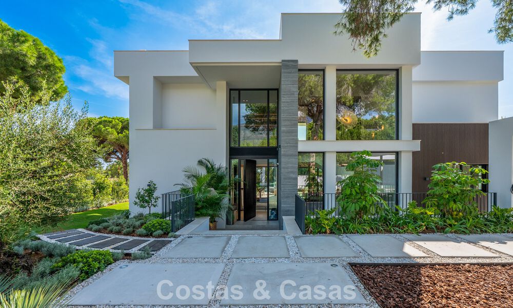 Villa contemporaine neuve avec vues panoramiques à vendre sur le célèbre Golden Mile de Marbella 807873