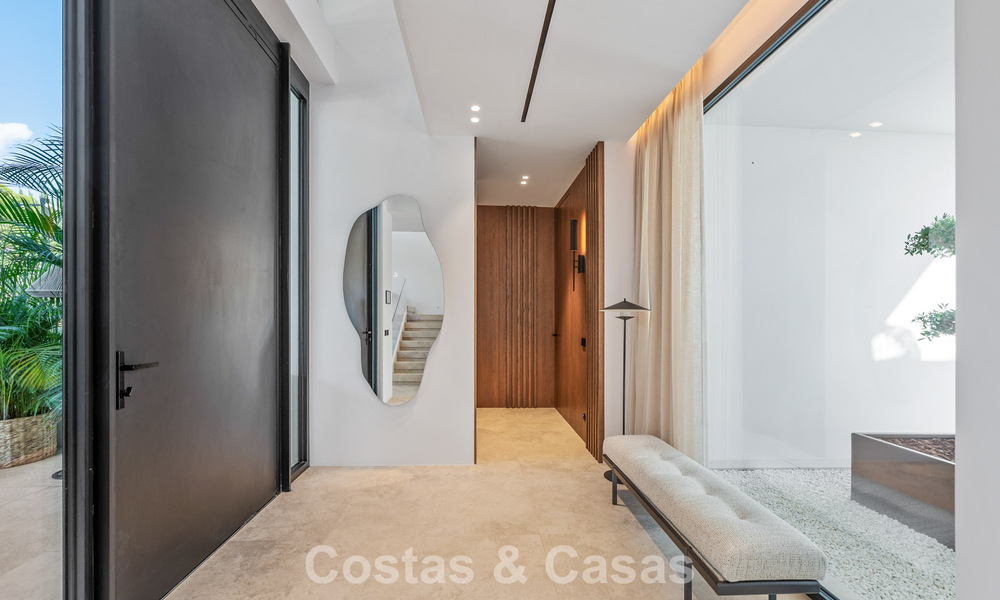 Villa contemporaine neuve avec vues panoramiques à vendre sur le célèbre Golden Mile de Marbella 807885