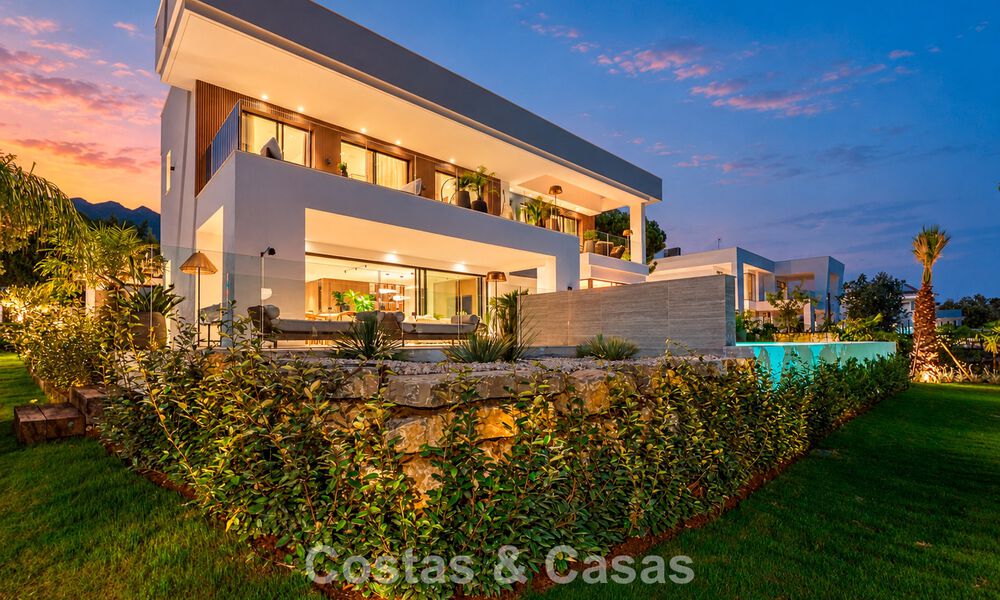 Villa contemporaine neuve avec vues panoramiques à vendre sur le célèbre Golden Mile de Marbella 807926