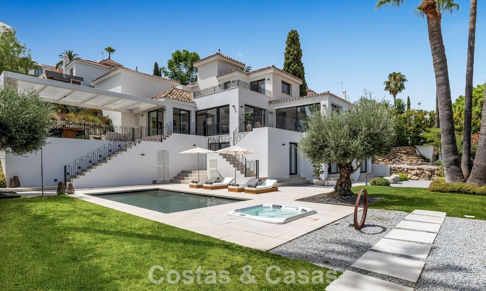 Villa modernisée au style méditerranéen contemporain à vendre dans la Golf Valley de Nueva Andalucía, Marbella 807963