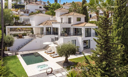 Villa modernisée au style méditerranéen contemporain à vendre dans la Golf Valley de Nueva Andalucía, Marbella 807964