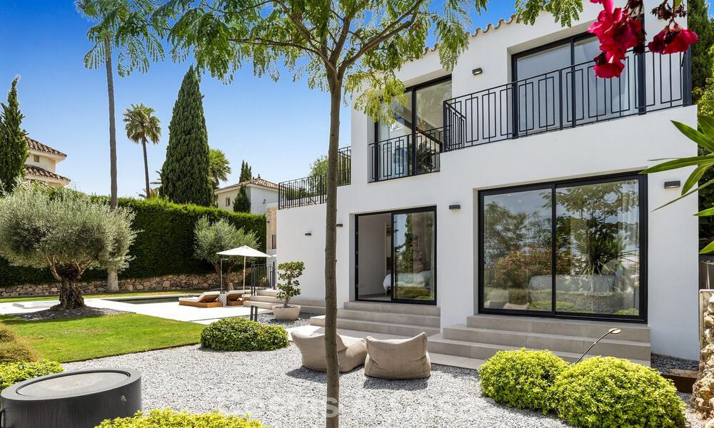 Villa modernisée au style méditerranéen contemporain à vendre dans la Golf Valley de Nueva Andalucía, Marbella 807970