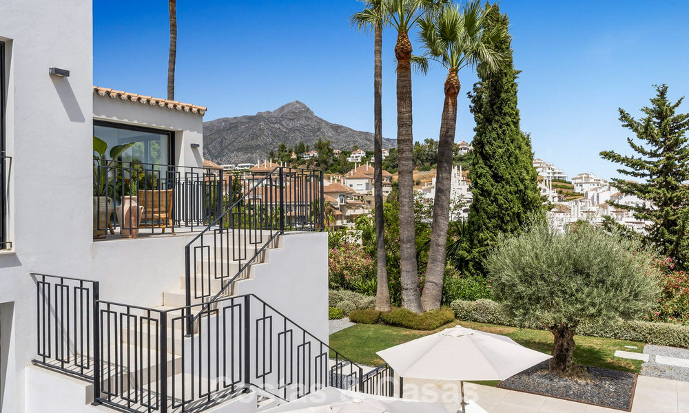 Villa modernisée au style méditerranéen contemporain à vendre dans la Golf Valley de Nueva Andalucía, Marbella 807972