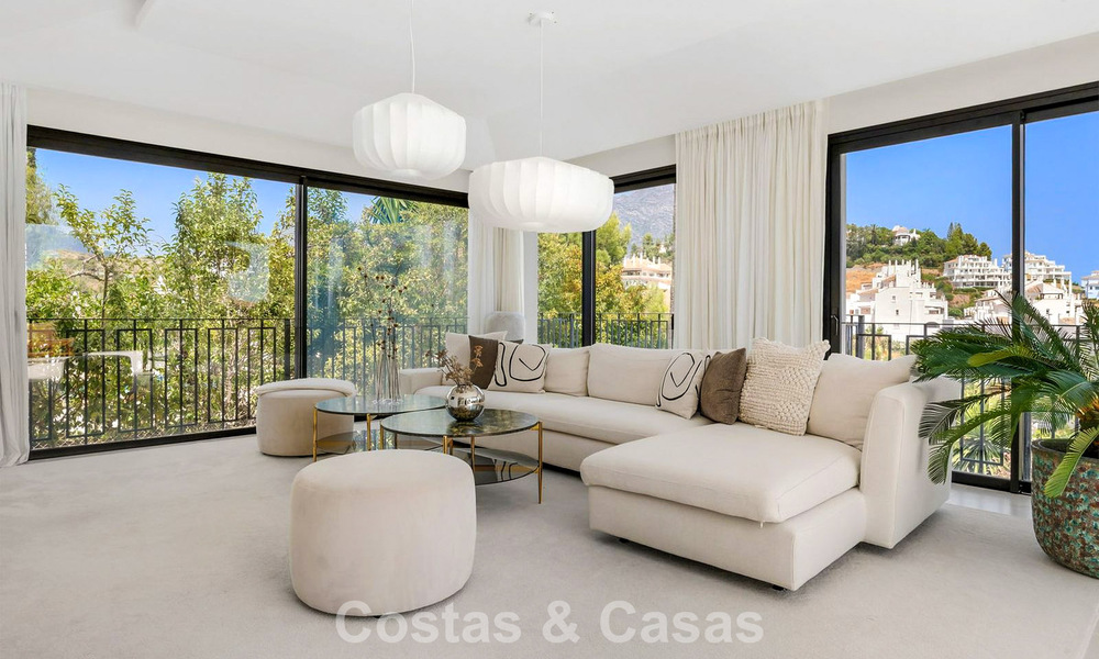 Villa modernisée au style méditerranéen contemporain à vendre dans la Golf Valley de Nueva Andalucía, Marbella 807975