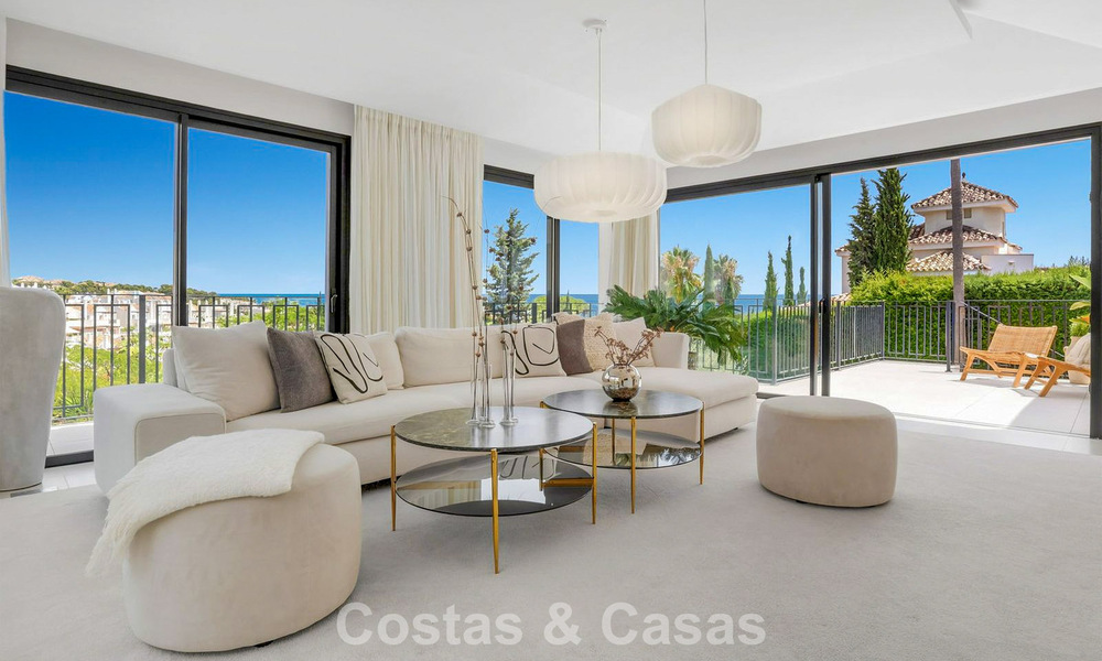 Villa modernisée au style méditerranéen contemporain à vendre dans la Golf Valley de Nueva Andalucía, Marbella 807976