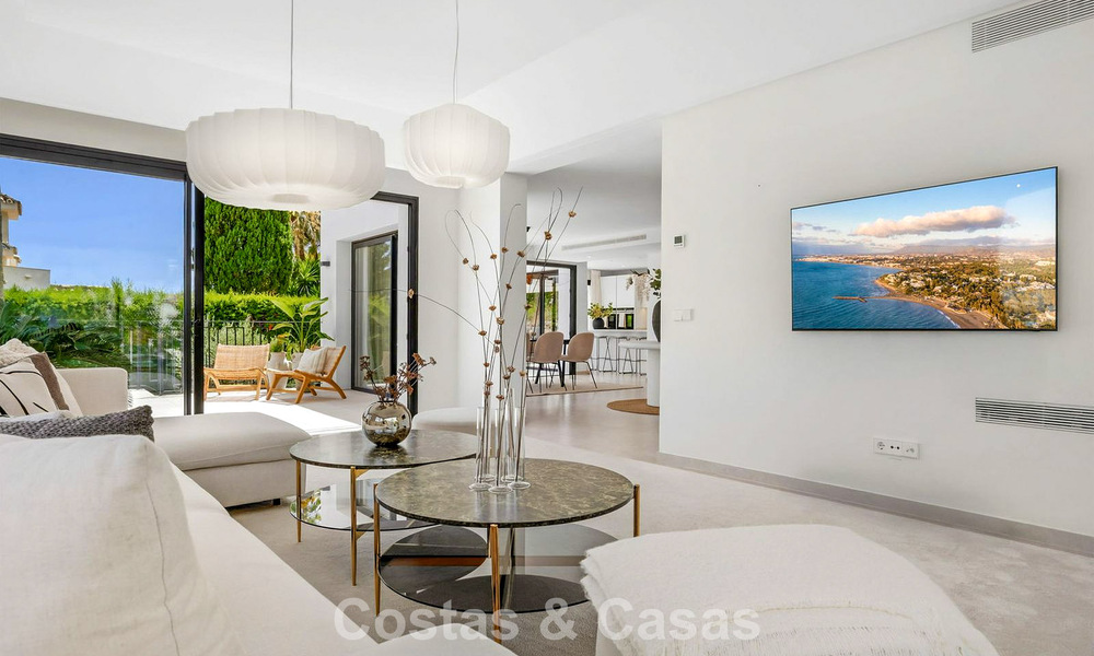 Villa modernisée au style méditerranéen contemporain à vendre dans la Golf Valley de Nueva Andalucía, Marbella 807977