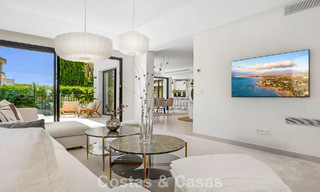 Villa modernisée au style méditerranéen contemporain à vendre dans la Golf Valley de Nueva Andalucía, Marbella 807977 