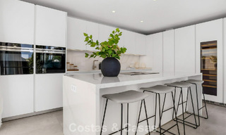 Villa modernisée au style méditerranéen contemporain à vendre dans la Golf Valley de Nueva Andalucía, Marbella 807981 