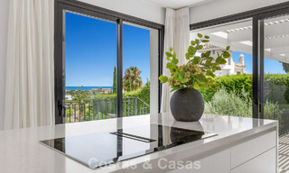 Villa modernisée au style méditerranéen contemporain à vendre dans la Golf Valley de Nueva Andalucía, Marbella 807982 