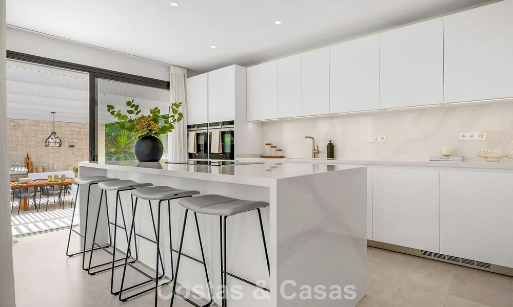 Villa modernisée au style méditerranéen contemporain à vendre dans la Golf Valley de Nueva Andalucía, Marbella 807983
