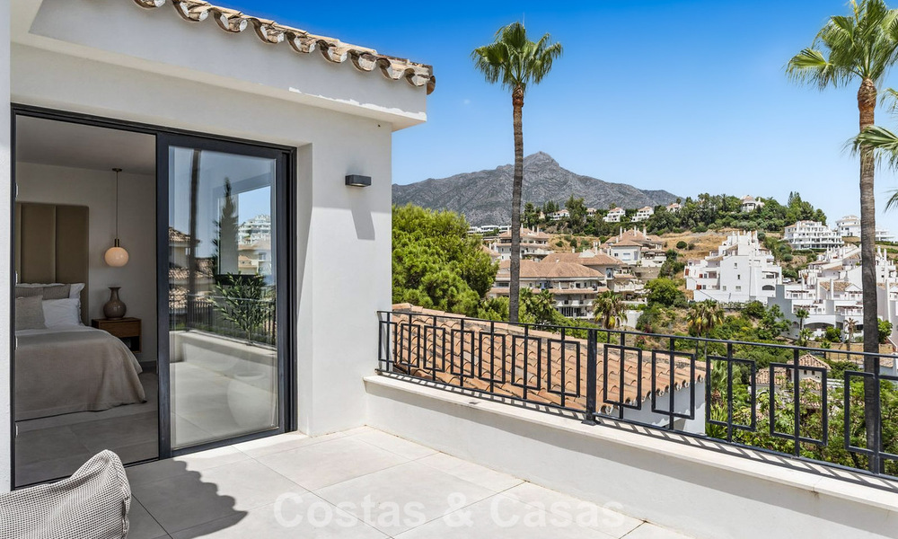 Villa modernisée au style méditerranéen contemporain à vendre dans la Golf Valley de Nueva Andalucía, Marbella 807990