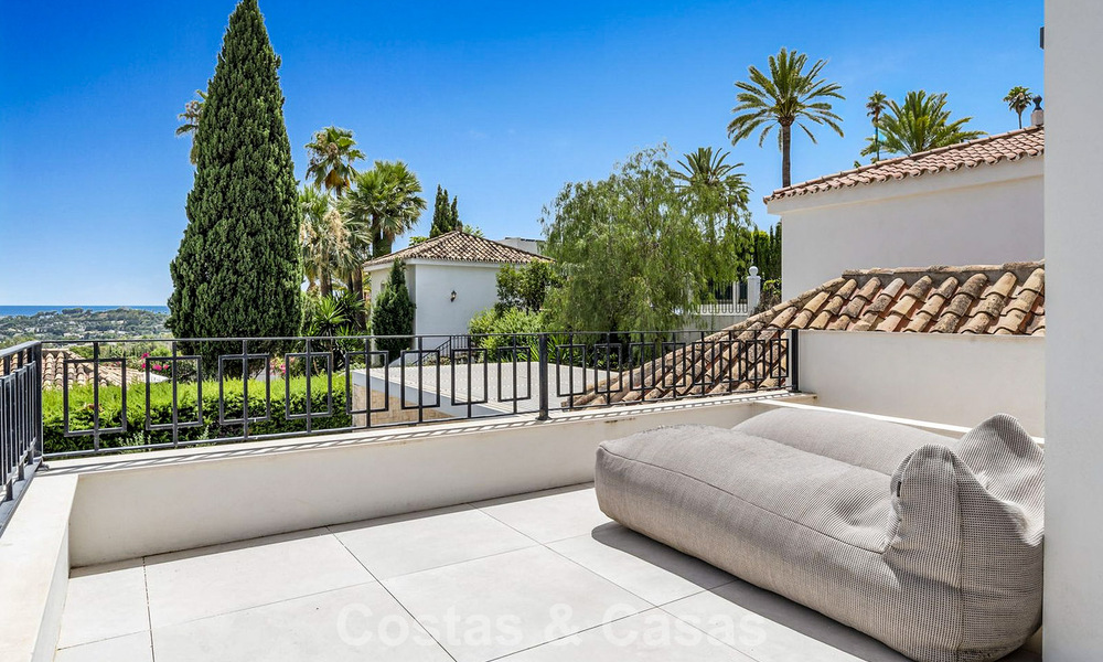 Villa modernisée au style méditerranéen contemporain à vendre dans la Golf Valley de Nueva Andalucía, Marbella 807991