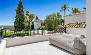 Villa modernisée au style méditerranéen contemporain à vendre dans la Golf Valley de Nueva Andalucía, Marbella 807991 