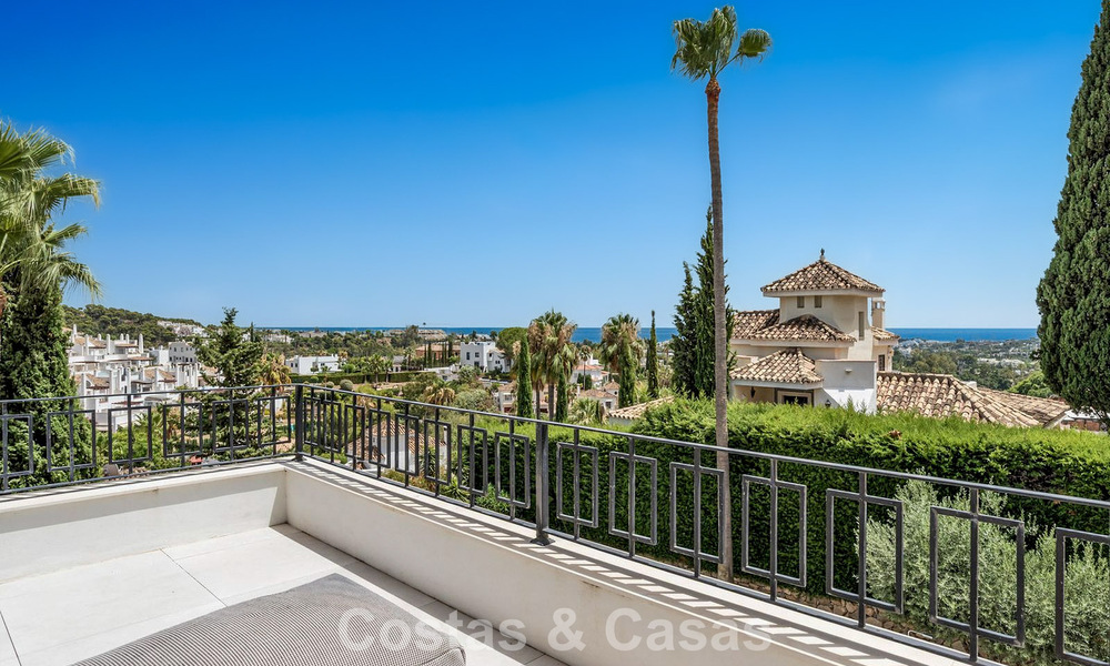 Villa modernisée au style méditerranéen contemporain à vendre dans la Golf Valley de Nueva Andalucía, Marbella 807992