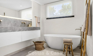 Villa modernisée au style méditerranéen contemporain à vendre dans la Golf Valley de Nueva Andalucía, Marbella 807994 