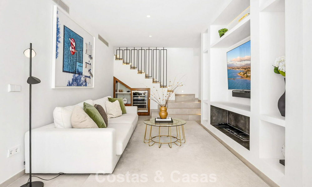 Villa modernisée au style méditerranéen contemporain à vendre dans la Golf Valley de Nueva Andalucía, Marbella 807998