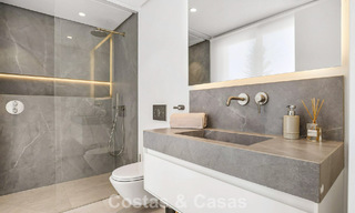Villa modernisée au style méditerranéen contemporain à vendre dans la Golf Valley de Nueva Andalucía, Marbella 808003 