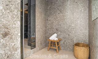 Villa modernisée au style méditerranéen contemporain à vendre dans la Golf Valley de Nueva Andalucía, Marbella 808006 