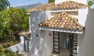 Villa modernisée au style méditerranéen contemporain à vendre dans la Golf Valley de Nueva Andalucía, Marbella 808015 