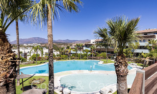 Appartements contemporains avec vue sur le golf à vendre à Hoyo 19; dans un resort 5*, New Golden Mile, Marbella - Benahavís 807493 
