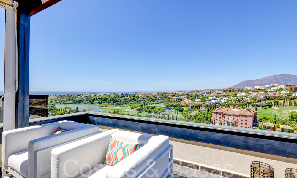 Appartements contemporains avec vue sur le golf à vendre à Hoyo 19; dans un resort 5*, New Golden Mile, Marbella - Benahavís 807494
