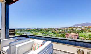 Appartements contemporains avec vue sur le golf à vendre à Hoyo 19; dans un resort 5*, New Golden Mile, Marbella - Benahavís 807494 