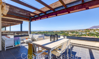 Appartements contemporains avec vue sur le golf à vendre à Hoyo 19; dans un resort 5*, New Golden Mile, Marbella - Benahavís 807497 
