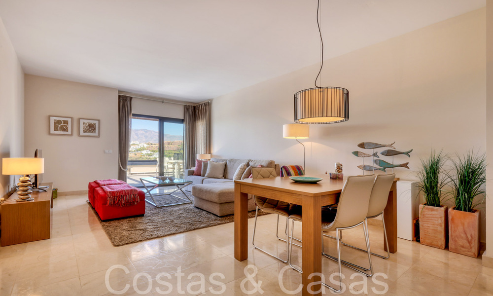 Appartements contemporains avec vue sur le golf à vendre à Hoyo 19; dans un resort 5*, New Golden Mile, Marbella - Benahavís 807499